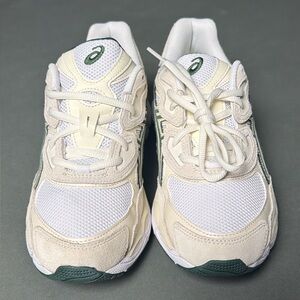 ASICS Gel-NYC sneaker in “Ivory/Forest Night” colorway.